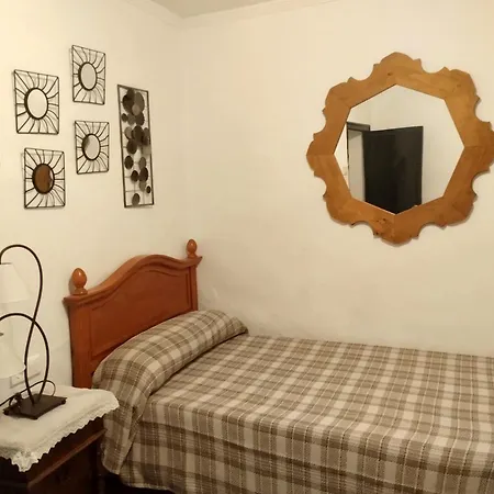 Typical Andalusian House In The Center Of / Casa Tipica Andaluza En El Centro De Ronda. *