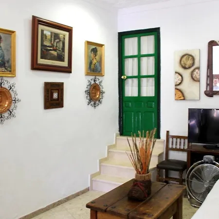 Typical Andalusian House In The Center Of / Casa Tipica Andaluza En El Centro De Ronda. *