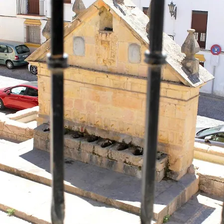 Typical Andalusian House In The Center Of / Casa Tipica Andaluza En El Centro De Ronda.