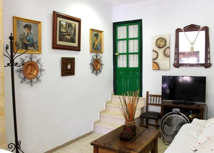 Typical Andalusian House In The Center Of / Casa Tipica Andaluza En El Centro De Ronda. *